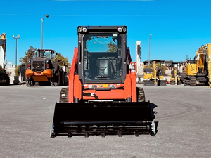 Kubota SSV75 neuf, abordable, au meilleur prix, avec système d'attache rapide et cabine fermée avec chauffage et climatisation - Product Image 1