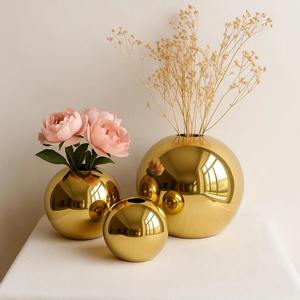 Ensemble de 3 vases ronds en forme de boule avec finition miroir dorée pour la décoration intérieure contemporaine et les présentations florales élégantes, vente en gros en provenance d'Inde - Product Image 2