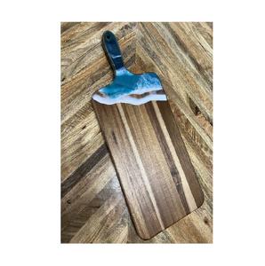 Planche à découper en résine avec bois dur robuste et tourbillon de couleur époxy, idéale pour les cuisines de la maison, les restaurants et les cafés - Product Image 1