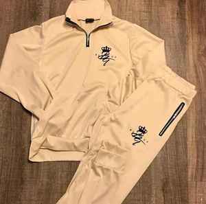 Sudadera Deportiva de Invierno para Hombre, Corte Regular, Color Negro Completo, Pantalones Joggers, Técnicas de Lavado con Pedrería, 100% Algodón - Product Image 1