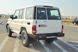 Nuevo/Usado para LC 78 Hardtop RHD 4x4 8 Cilindros LX SUV Automático con Asientos de Cuero Oscuro en Venta - Product Image 4