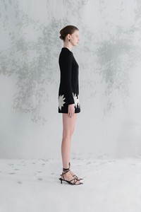 Top Choice Elegante Cuello Redondo Manga Larga Mini Vestido de Mujer Encaje Motivos florales SILAS MINI VESTIDO BLANCO ANT Marca de Vietnam - Product Image 6