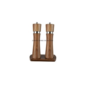Salière et poivrière durable en bois et en métal de haute qualité avec un design élégant pour la décoration de la table à manger et de la cuisine - Product Image 1