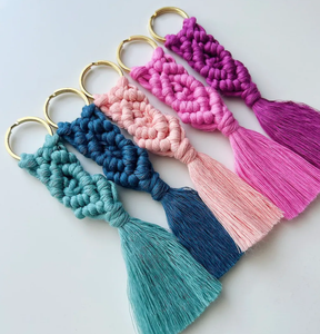 Douche faveurs cadeau de mariage boho porte-clés fait main macramé porte-clés - Product Image 1