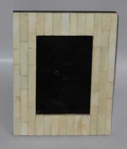 Cadre photo suspendu léger et imperméable en incrustation d'os rond, fait à la main, pour la décoration de la maison, couleur et taille personnalisées - Product Image 3