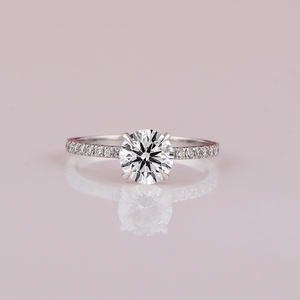 แหวนหมั้นชุบสเตอร์ลิงสุดหรูคลาสสิกได้รับการรับรองว่าเป็นเพชรปูสไตล์อินเทรนด์สำหรับผู้หญิง IGI - Product Image 1