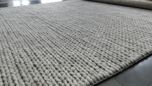 พรมปูพื้นขนสัตว์สีเบจถักลายสไตล์โบฮีเมียนถักทอจาก choti kilim - Product Image 3