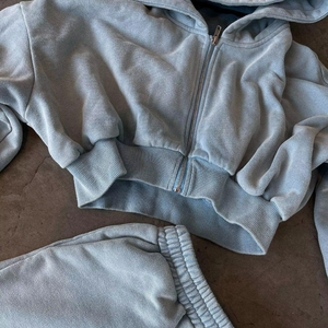 ชุดเสื้อครอปและกางเกงวิ่งจ็อกเกอร์มีฮู้ดลายพื้นมีโลโก้ด้านหน้าสำหรับผู้หญิงดีไซน์วินเทจ - Product Image 4