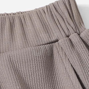 กางเกงขาสั้นลำลองสีพื้นคุณภาพสูงสำหรับผู้หญิง ขอบขาพับได้ ระบายอากาศดี เป็นมิตรกับสิ่งแวดล้อม แห้งเร็ว เนื้อผ้าบางเบา แต่งระบาย - Product Image 3