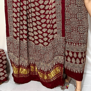Ensemble de tenue de festival Gulnaar Jaal Ajrakh en coton et soie imprimé à la main, 3 pièces, comprenant un choli en georgette avec un lehenga choli - Product Image 3