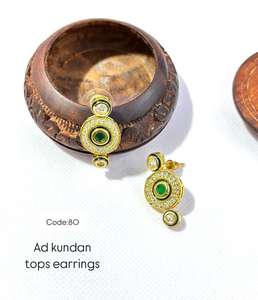 Pendientes Kundan Jhumkas hechos a mano con gotas de perlas y trabajo de Meenakari, auténticos pendientes indios para novias y ropa de fiesta - Product Image 4