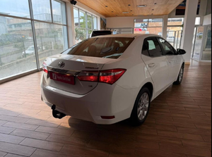 Voiture d'occasion de qualité à prix abordable, Toyota Corolla 1.8 de 2016, conduite à droite - Product Image 6