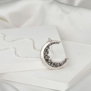 Collier à breloque croissant de lune en cristal noir plaqué or, collier à pendentif lune incrusté pour la fête des mères - Product Image 4