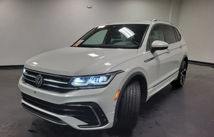 Volkswagen Tiguan S E L R-Line 2023 Usado, SUV 4x4 de 4 Puertas (Motor Turbo de 2.0L y 4 Cilindros, Transmisión Automática de 8 Velocidades) - Product Image 3