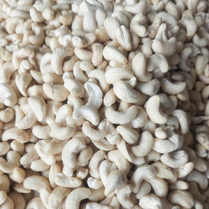 Noix de cajou brutes de haute qualité, norme ISO, W180, séchées, durée de conservation de 24 mois, origine Vietnam Santigo - Product Image 1