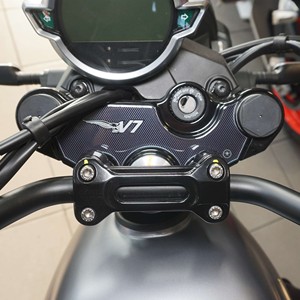 Adesivo piastra forcella sterzo 3D per Moto Guzzi V7 pietra e Moto speciali modello compatibile - Product Image 2