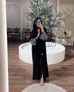 Vente en gros Abaya de luxe personnalisée Petite robe en satin avec manches à volants pour femmes vêtements islamiques traditionnels de Turquie pour Dubaï - Product Image 4