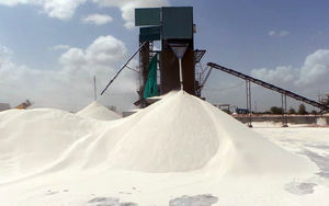 ทรายซิลิกาแข็งสีขาวสำหรับอุตสาหกรรมต่างๆที่จัดหามาจากเวียดนาม - Product Image 3