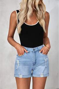 Pantalones cortos de mezclilla desgastados de cintura alta para mujer, pantalones vaqueros rasgados transpirables con cierre de cremallera con botones, puños cosidos, dobladillo enrollado para invierno - Product Image 3