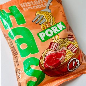 บะหมี่กึ่งสำเร็จรูป แป้งสาลี รสหมู 70 กรัม กล่อง ทอด 3 นาที ปรุงสุก 18% ไขมัน ได้รับการรับรองมาตรฐาน HACCP/IFS - Product Image 4