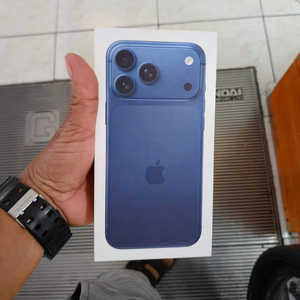 Auténtico 17 Pro Max 256GB Azul Profundo Desbloqueado Pantalla 4K HD 5G Doble SIM Reconocimiento Facial Multi-idioma Hexa Core 48MP - Product Image 1