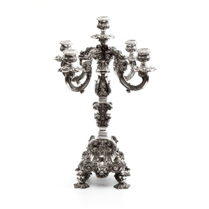 Candelabro Real Elegante Calidad Premium Color Plata Diseño Forjado Mesa Hecho A Mano Diseñador Centro De Mesa Portavelas - Product Image 1