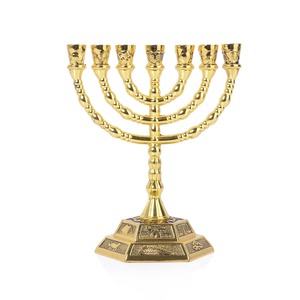 Bougeoir juif traditionnel Menorah en métal de qualité supérieure pour la décoration de la maison ou du bureau disponible à la vente - Product Image 4