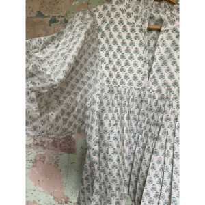 Blusa de Lino con Estampado Floral Pintado a Mano Willow para Mujer - Talla XL, Corte Holgado, Cuello con Volantes, Ideal para Fiestas de Otoño - Product Image 3