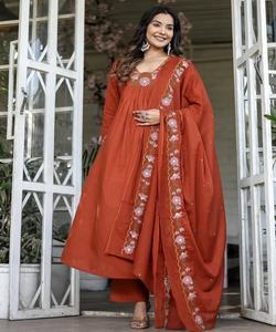Georgette Kurta avec fond brodé et Dupatta pour une apparence festive élégante - Product Image 1