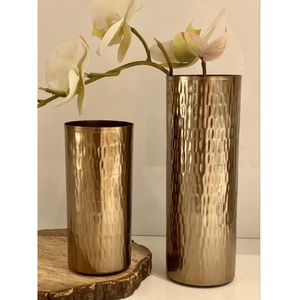 Vases à fleurs en métal de qualité supérieure pour article de décoration d'hôtel à prix raisonnable Vase fait main Vases de conception unique de forme ronde - Product Image 3