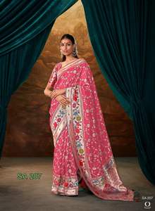 Último diseñador Pure Viscose Dola Silk Lace Border Work Saree por Fab Zone - Product Image 4