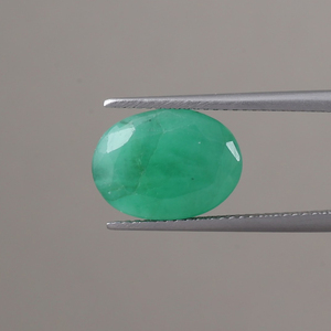 Esmeralda Natural Suelta al por Mayor, Certificada por IGI, 6.45 Quilates, Corte Ovalado 13x10mm, Verde Premium, Encerada/Enlazada, 100% Natural - Product Image 3