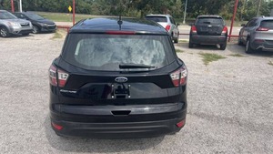 2017 / Ford / Escape /S FWD con caja de cambios automática Opción manual Neumáticos R18 Control de crucero Asientos de tela Interior oscuro - Product Image 2