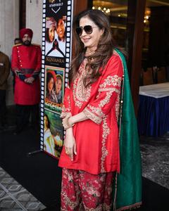 Farshi Salwar Kameez pakistanais de haute qualité avec Dupatta pour femmes Morden Look disponible à des prix de gros au meilleur prix - Product Image 6