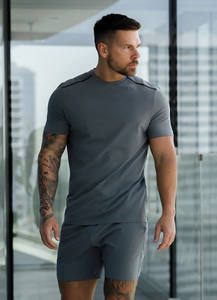 Diseño personalizado de alta exigencia Logo gris 2 piezas Muscle Fit hombres Jersey camiseta y pantalones cortos conjunto gimnasio entrenamiento playa y ropa de calle - Product Image 4