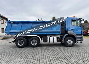 CAMIÓN VOLQUETE USADO MERCEDES BENZ AXOR 2840 2013, 6,00 M+ BORDMATIC/8X4 BLANCO EURO 6 DIÉSEL 420HP TRANSMISIÓN AUTOMÁTICA - Product Image 2