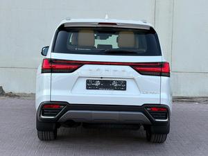 SUV de Lujo 2025 de 7 Plazas, Tamaño Completo, 6 Cilindros, 400 499HP, Transmisión Automática, Modelo Premium, Volante a la Izquierda, Color Oscuro, para Exportación - Product Image 6