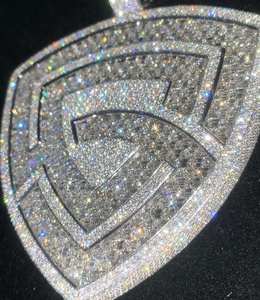 Dijes de Diamantes de Corte Redondo de 5.30 Quilates con Letra Personalizada, Chapados en Oro Blanco de 14K, para Fiestas - Product Image 2