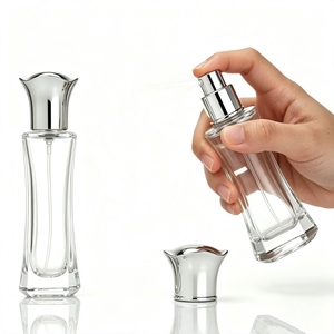 Flacon de parfum de luxe carré givré 100 ml, en verre, avec vaporisateur à pompe, pour EDP et EDT, longue durée 12h, en gros, stock US - Product Image 1