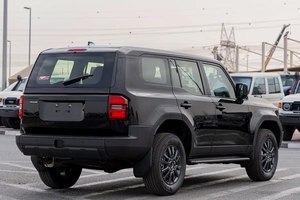 Toyota Land Cruiser Prado 2.4L (299 ch) 4 cylindres essence, transmission automatique, conduite à gauche, modèle 2025, noir, d'occasion - Product Image 6