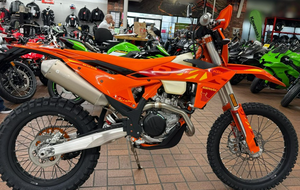 OFERTA AL POR MAYOR: Motocicleta KTM 500 EXC-F SIX DAYS ENDURO 2025 de 6 Velocidades, 100% Auténtica - Product Image 5