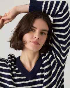 Fabricante personalizado al por mayor personalizado Vintage mezcla de algodón V cuello sudaderas hombres mujeres cuello en V sudaderas cómodas - Product Image 5