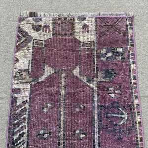 Petit tapis vintage 2x3,2 pieds, tapis turc en laine camouflage violet et blanc - Product Image 5