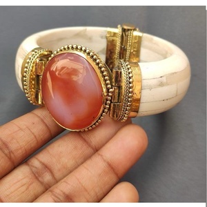 Bracelets en laiton faits à la main par des designers de renom avec du cor de buffle poli, bijoux en gros de fabricants indiens, bracelets en os de corne - Product Image 1