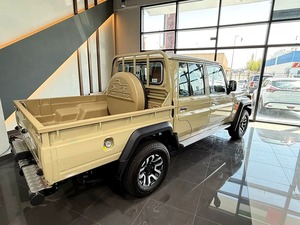 BASTANTE USADO 2023 TOYOTA LANDCRUISER PICKUP 79 DOBLE CABINA 4.5L V8 DISPONIBLE - Product Image 3