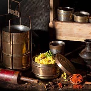 Recipiente Tiffin de latón reutilizable con diseño a prueba de fugas, ideal para envasar diferentes comidas, aperitivos o postres - Product Image 1