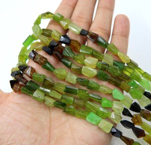 ลูกปัดหินโกเมนเหลี่ยมเพชรพลอยสีเขียวขนาด11x7มม. ถึง7x6มม. 18นิ้ว - Product Image 3