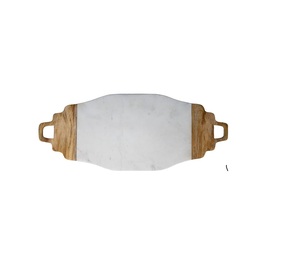 Plateau de service en marbre et bois, parfait pour la mise en place de tables dans les hôtels et les restaurants, avec un attrait artisanal élégant. - Product Image 1