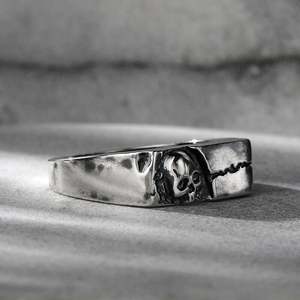 Jeulia Sterling Silver Vintage <b>Skull</b> Inlay Fashion Band <b>Ring</b> - Product Image 5