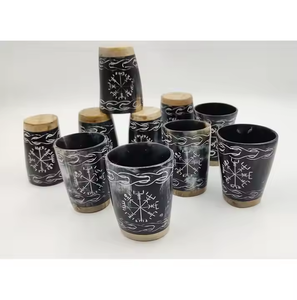 Vaso de chupito de ágata medieval hecho a mano Vikingo, diseño de cuerno recién llegado, artesanía más pura de Crescent Crafts, técnica pulida - Product Image 1